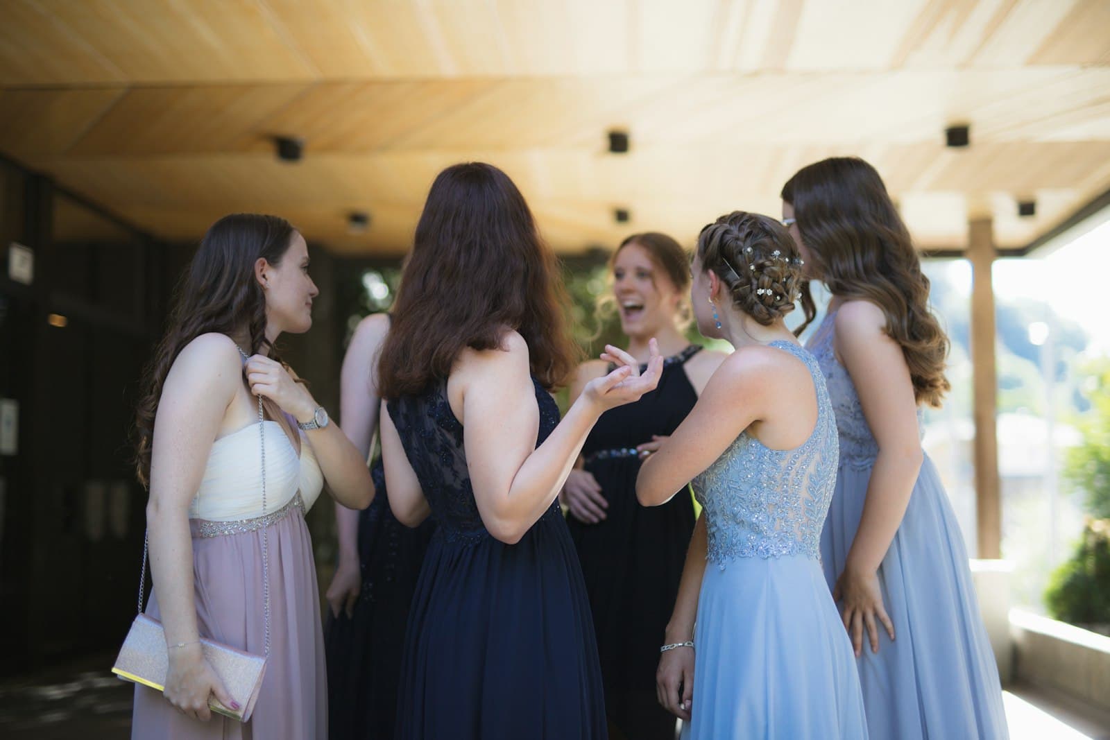 Wedding Dress Code Guide: What to Put on Your Invitation by Venue and Time